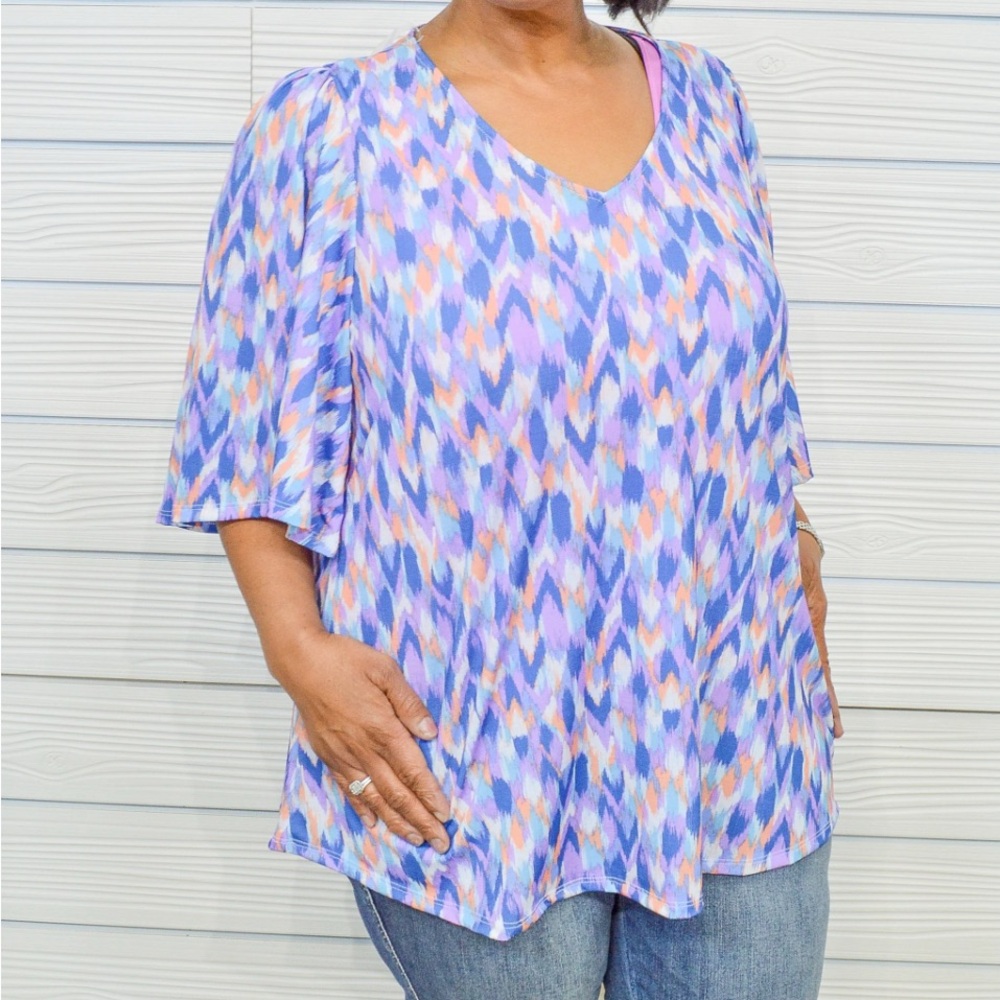 Dear Scarlett “ Cali” Vibrant Patterned V-Neck Blouse - Picture 2 of 2